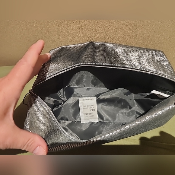 New Women's Coach Fragrance Metallic Silver Cosmetic Bag - Picture 4 of 4